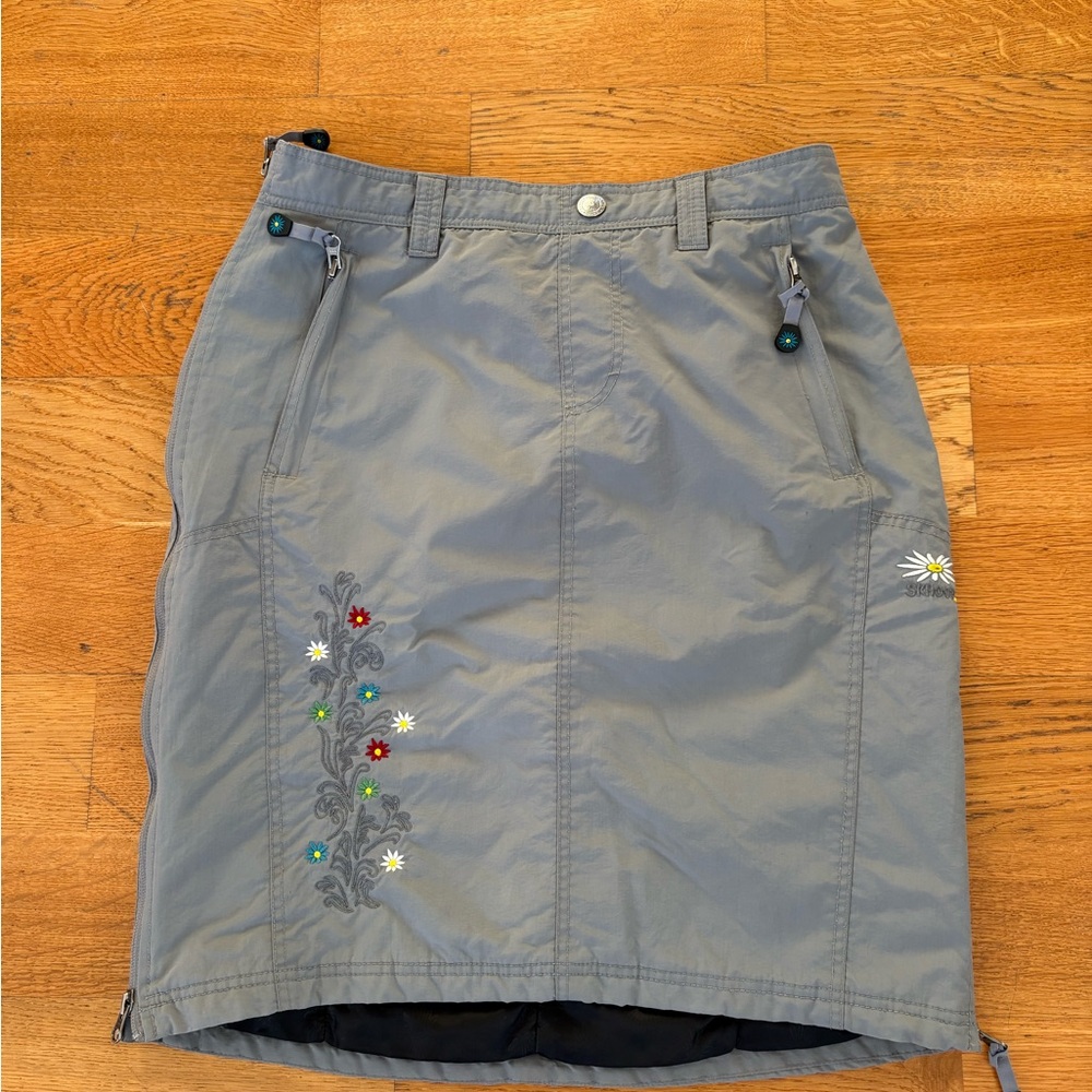 Size medium gray Skhoop skirt with embroidery